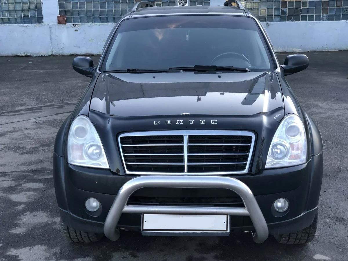Дефлектор VT52 для капота SsangYong Rexton II 2006-2012. Артикул SSY05VT