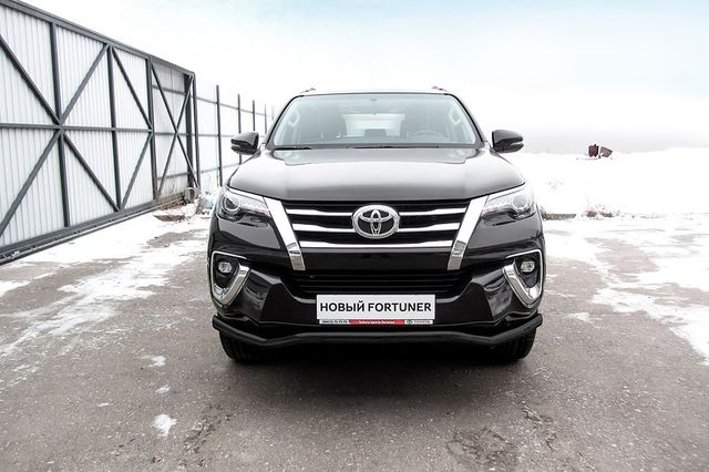 Защита Slitkoff переднего бампера d57 волна для Toyota Fortuner II (для России) 2017-2026 Черная. Артикул TFOR-004B