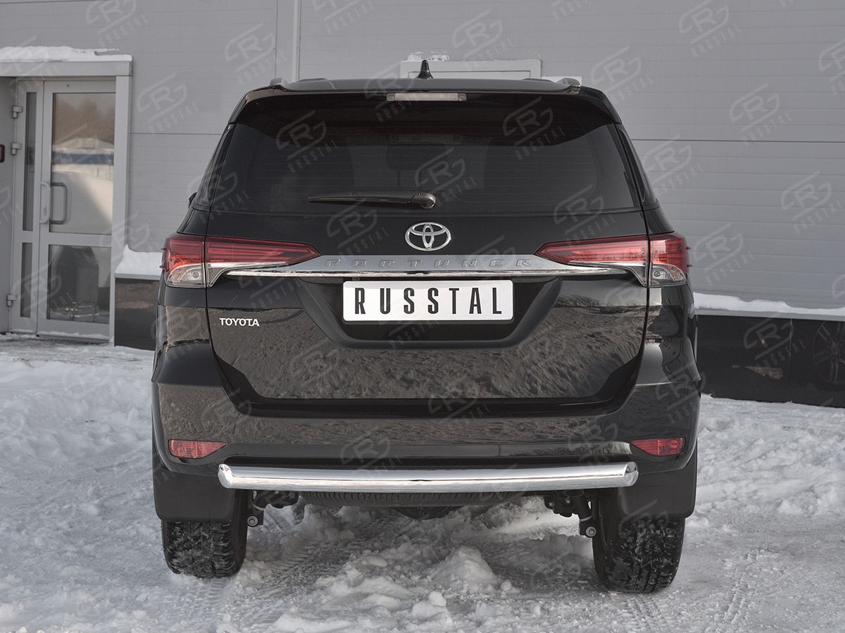 Защита RusStal заднего бампера d76 дуга для Toyota Fortuner II (для России) 2017-2020. Артикул TFZ-002889