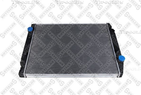Радиатор охлаждения двигателя Stellox. Артикул 81-03402-SX
