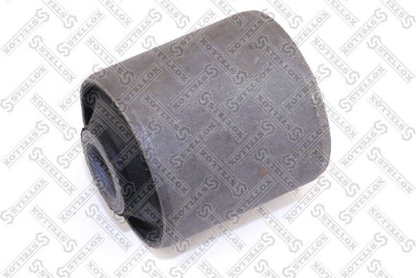 Сайлентблок переднего рычага подвески Stellox. Артикул 87-51005-SX