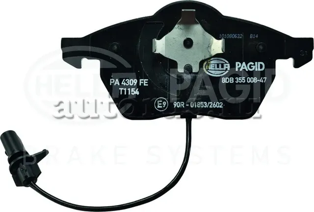 Комплект тормозных колодок, дисковый тормоз (Hella). Артикул 8DB355008471