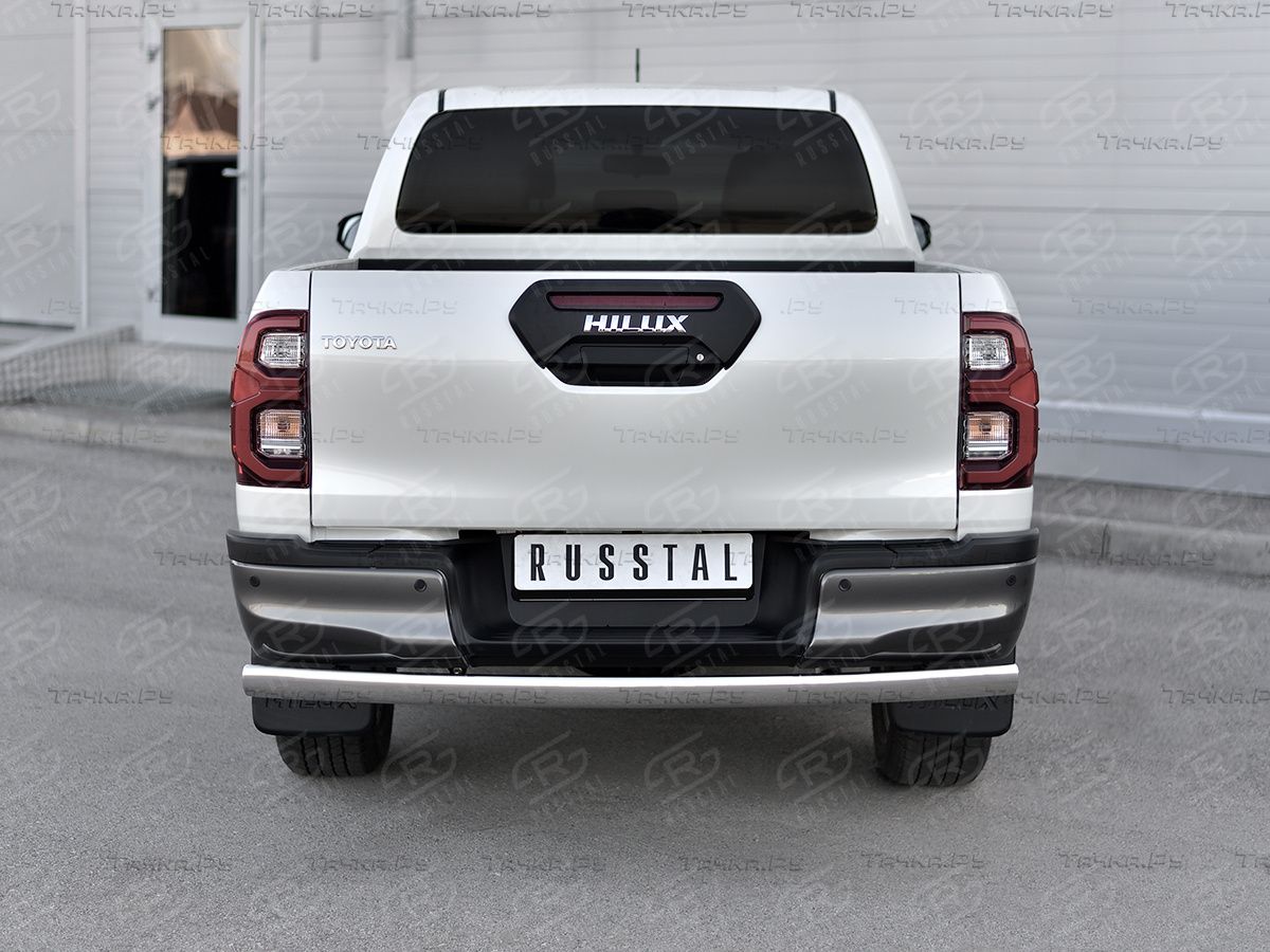 Защита RusStal заднего бампера d75х42 дуга для Toyota Hilux VIII 2020-2026. Артикул THZ-003502
