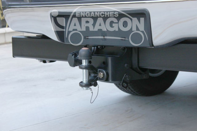 Фаркоп Aragon для Toyota Hilux VII 2010-2015. Фланцевое крепление. Артикул E6402FG