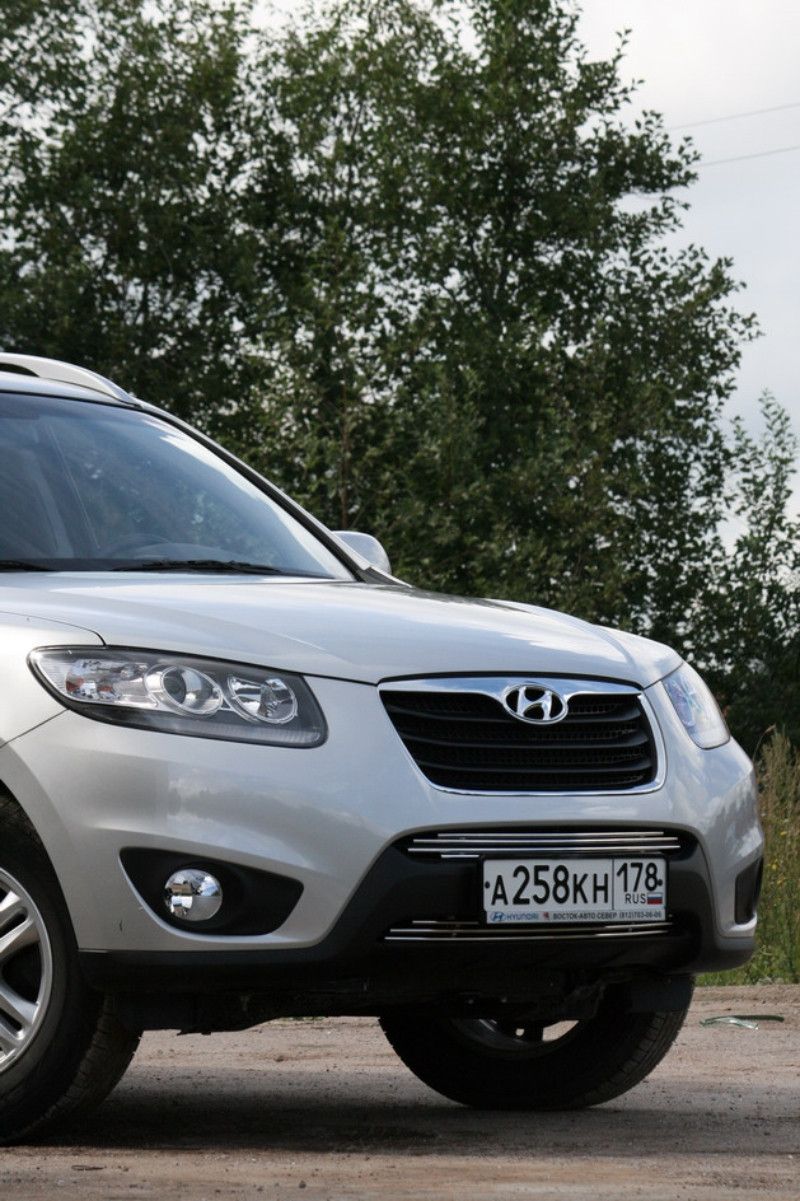 Накладка на решётку воздухозаборника НИЖНЯЯ Союз-96 d10 (черн. заглушка) для Hyundai Santa Fe II 2010-2011. Артикул HYSF.96.2068