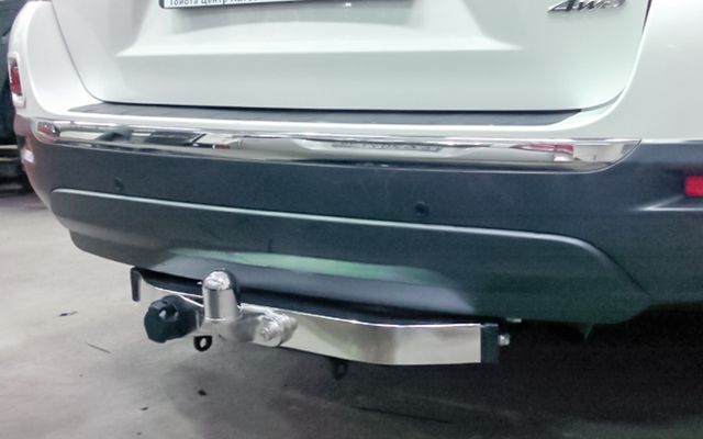 Фаркоп Baltex для Toyota Highlander II 2010-2013. (с декор. накладкой) Фланцевое крепление. Артикул 24195808E