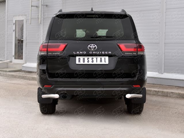 Защита RusStal заднего бампера уголки d63 секции для Toyota Land Cruiser 300 2021-2026. Артикул TLCZ-003792