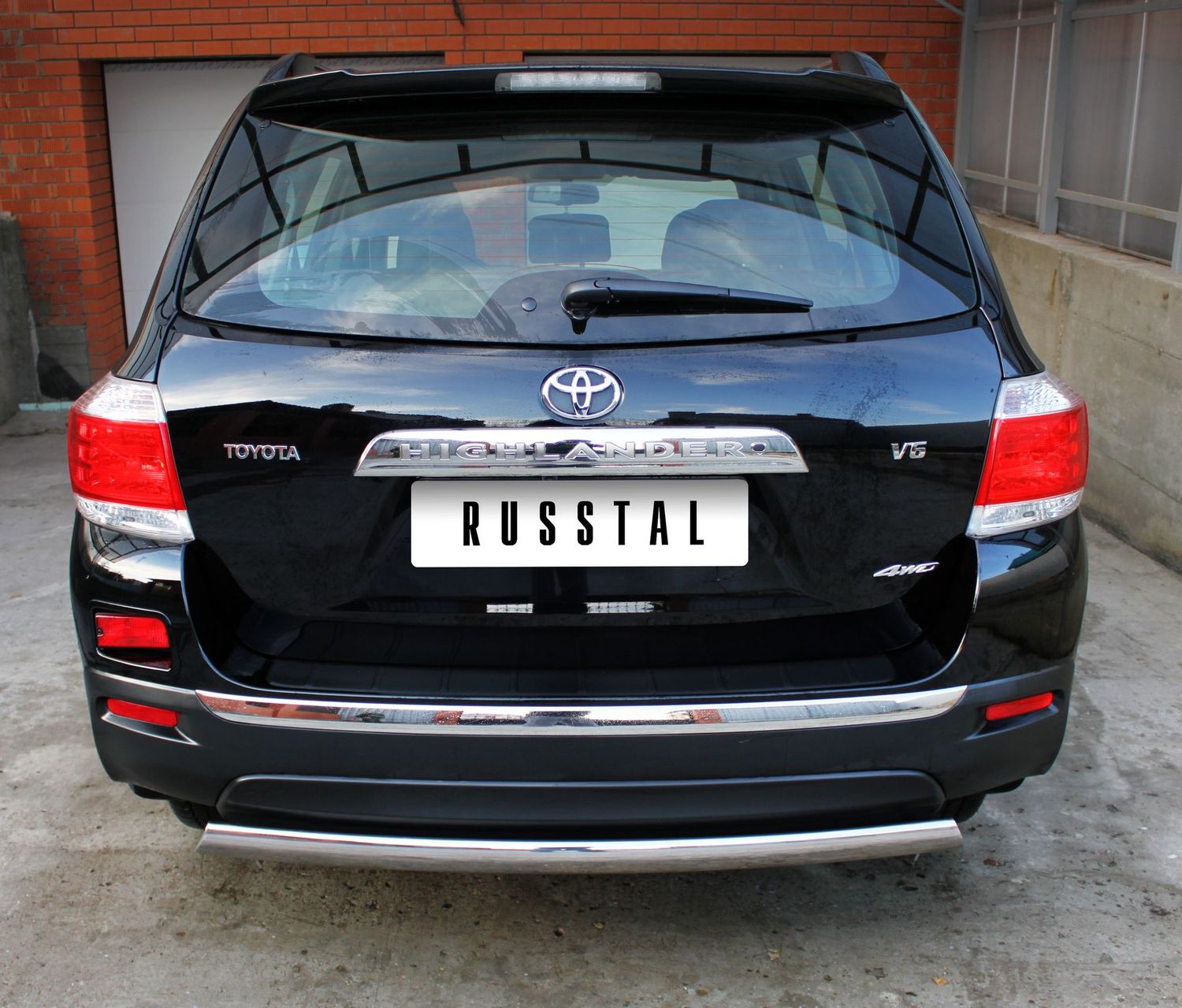 Защита RusStal заднего бампера d75х42 (дуга) для Toyota Highlander II 2010-2014. Артикул THZ-000732