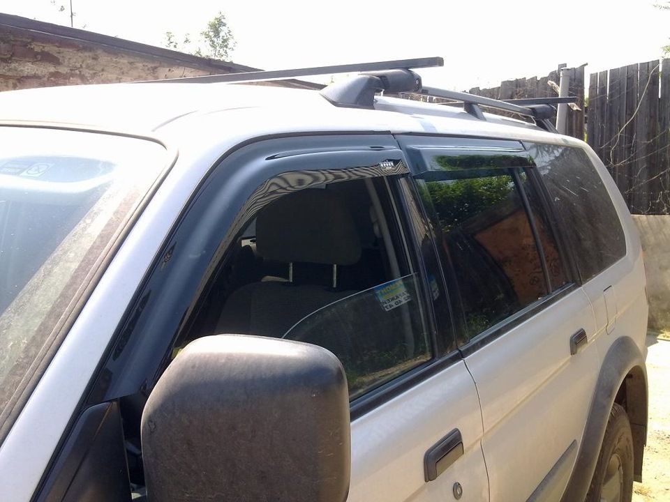 Дефлекторы V-Star для окон Mitsubishi Pajero Sport I 1998-2008. Артикул D22237