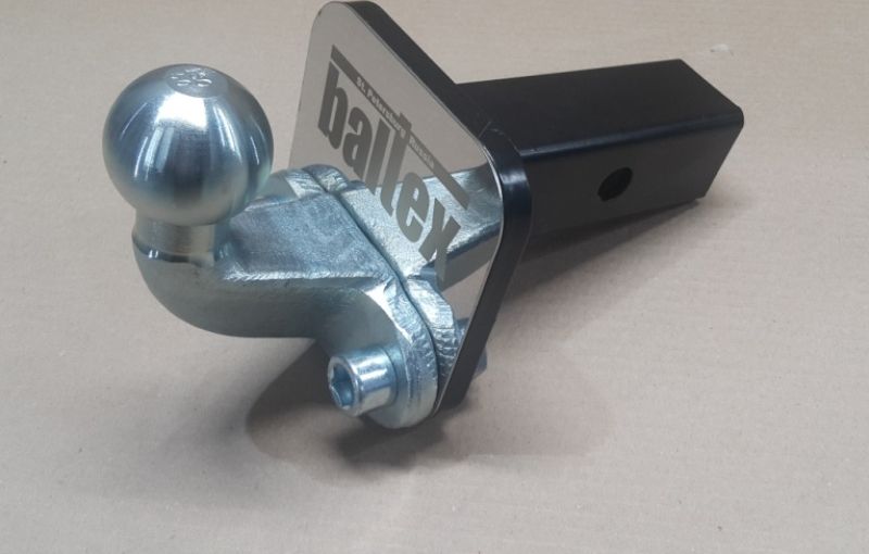 Шаровый узел Baltex (под американский квадрат 50х50 мм) с 2 вариантами обнижения шара: 17 мм и 82 мм на базе шара тип F (шар в комплекте) с хромированной пластиной. Артикул 000-017