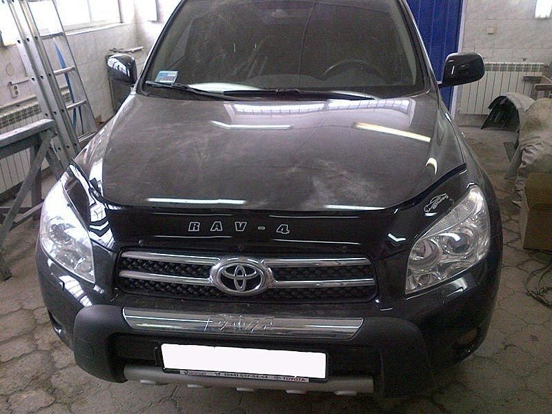 Дефлектор VT52 для капота Toyota RAV4 III 2006-2010. Артикул TYA13VT