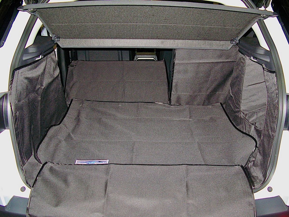 Защитный чехол AUTOSMSTUDIO "Maxi" в багажник автомобиля для Land Rover Range Rover Evoque I 2011-2018, черный. Артикул TP-LREVO-MAXI-BL