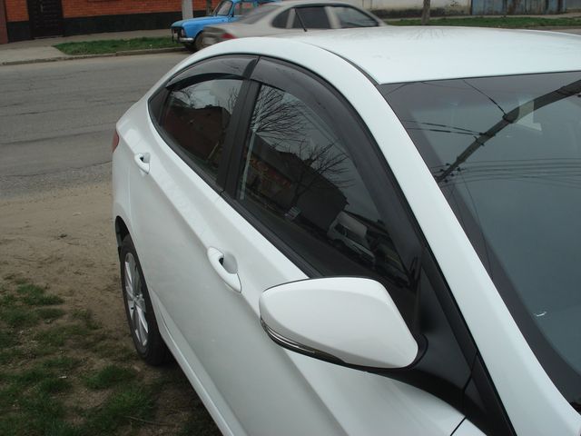 Дефлекторы SIM для окон Hyundai Solaris I хэтчбек 2010-2014. Артикул SHYSOLH1132