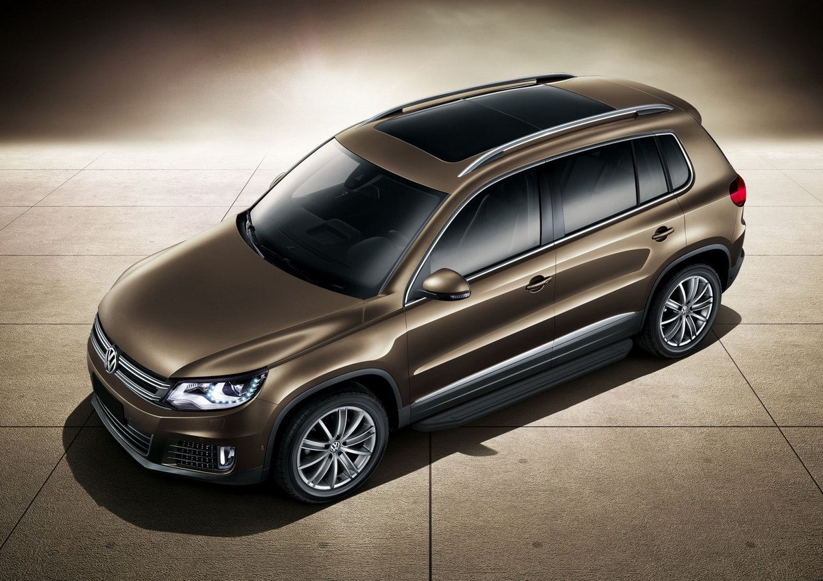 Пороги алюминиевые Rival Premium-Black для Volkswagen Tiguan I рестайлинг 2011-2017. Артикул A173ALB.5802.2