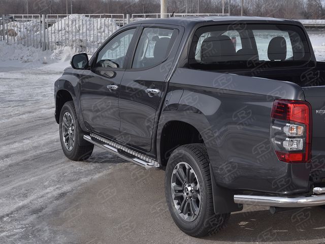 Защита порогов RusStal труба d76 с накладкой (вариант 1) для Mitsubishi L200 V рестайлинг 2018-2026. Артикул ML2T-0032691