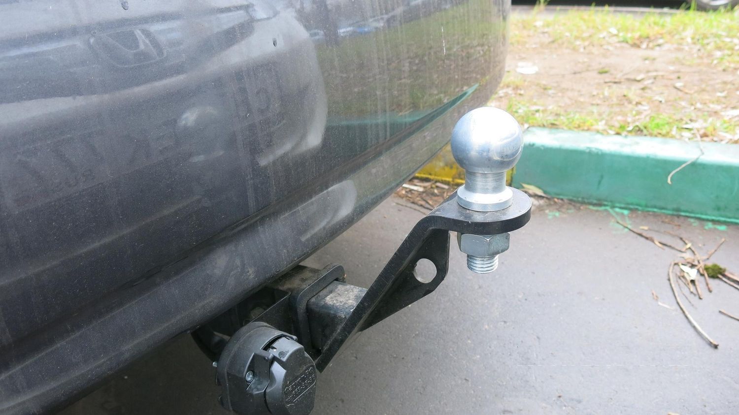 Фаркоп Bizon для Toyota Prius v (ZVW40/41) 2011-2026. Быстросъемный крюк. Артикул FA 0860-E