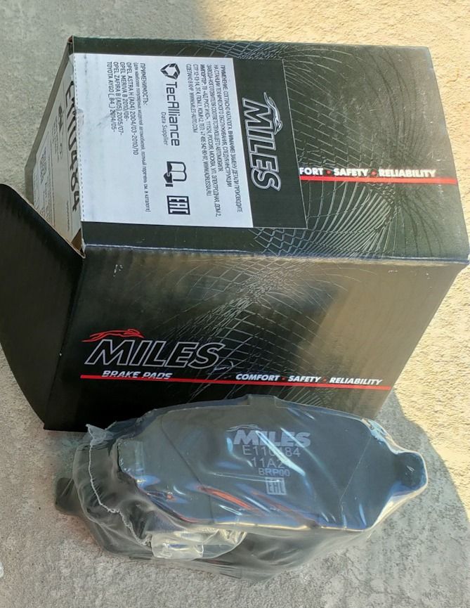 Тормозные колодки Miles (Semi-Metallic). Артикул E110484