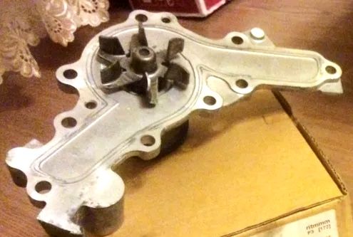 Помпа (водяной насос) Mitsubishi. Артикул 1300A055