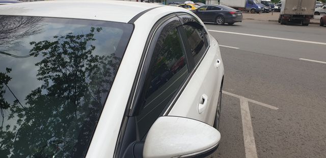 Дефлекторы Cobra Tuning для окон (c хром. молдингом) Kia Cerato IV 2017-2026. Артикул K15518CR