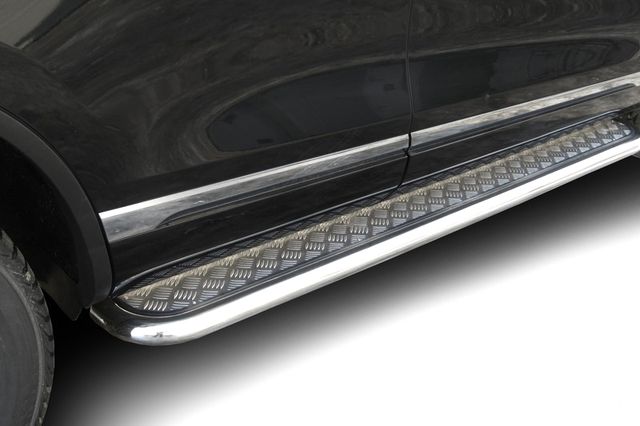 Защита Arbori штатных порогов d57 с листом для Volkswagen Touareg II 2010-2026. Артикул AFZDAVWTR06