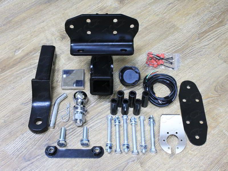 Фаркоп ТСС оцинкованный под американский квадрат для Toyota Land Cruiser 200 2007-2021 (нерж. шар). Артикул TCU00026N