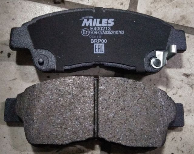 Тормозные колодки Miles (Low-Metallic). Артикул E400213