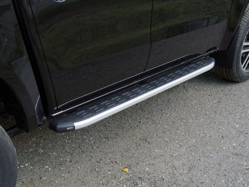 Пороги алюминиевые ТСС с пластиковой накладкой 1920 мм для Dongfeng DF6 2.3D Luxury 2022-2026. Артикул DONGFDF622-28AL