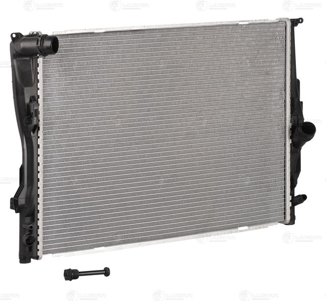 Радиатор охлаждения двигателя Luzar для BMW 3 V (E90/E91/E92/E93) 2004-2013. Артикул LRc 2637