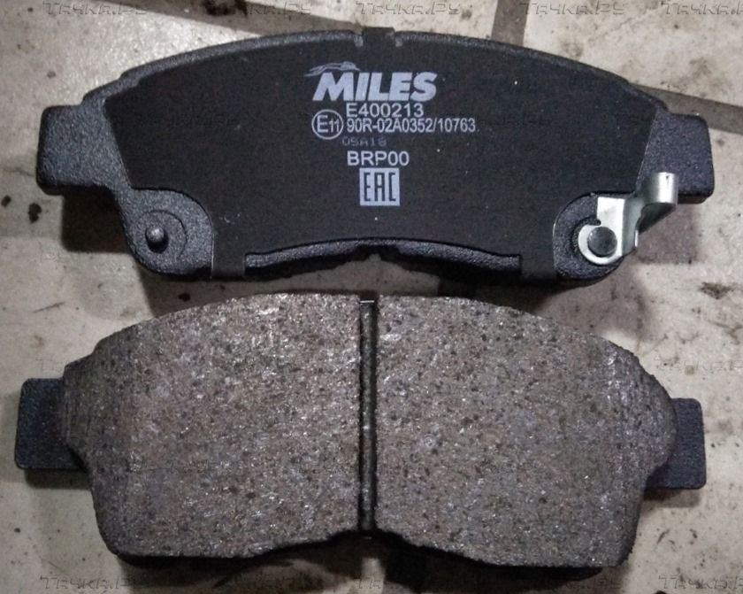 Тормозные колодки Miles (Low-Metallic) для Toyota Corolla E90 1992-1997. Артикул E400213