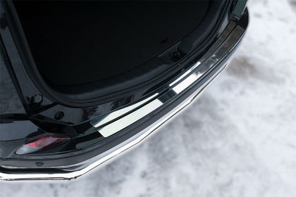 Накладка RusStal на задний бампер (лист нерж зеркальный) для Toyota RAV 4 2015-2019. Артикул TR4N-002205