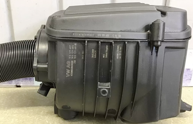 Воздушный фильтр VAG для Audi A3 II (8P) 2003-2013. Артикул 1F0129607