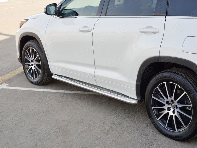 Защита порогов RusStal труба d42 с листом (Лист алюм, проф. нерж) (вариант 1) для Toyota Highlander III 2016-2026. Артикул THRL-0026211