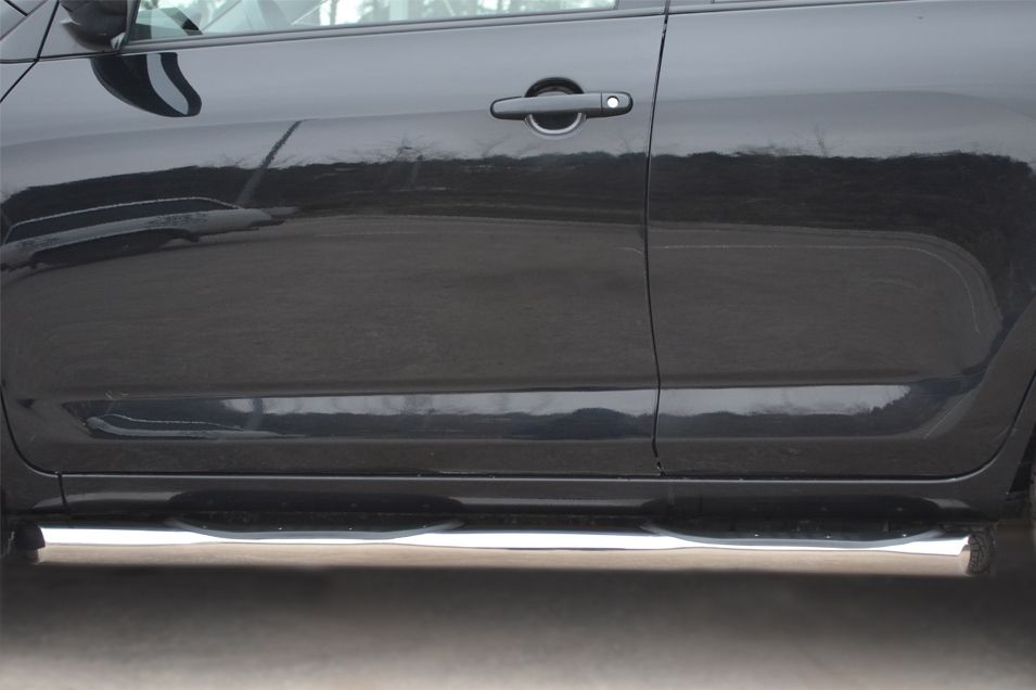 Защита RusStal порогов d76 с накладками (вариант 1) для Toyota RAV4 III (обычная база) 2010-2012. Артикул TRT-1001511