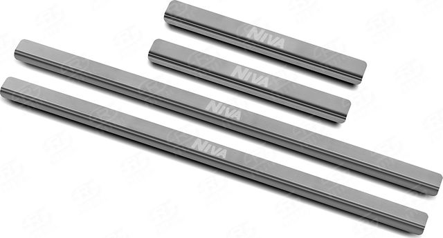 Накладки RusStal на пороги (лист нерж. шлифованный с надписью) для Lada Niva Travel 2021-2026. Артикул LANIVT21-03