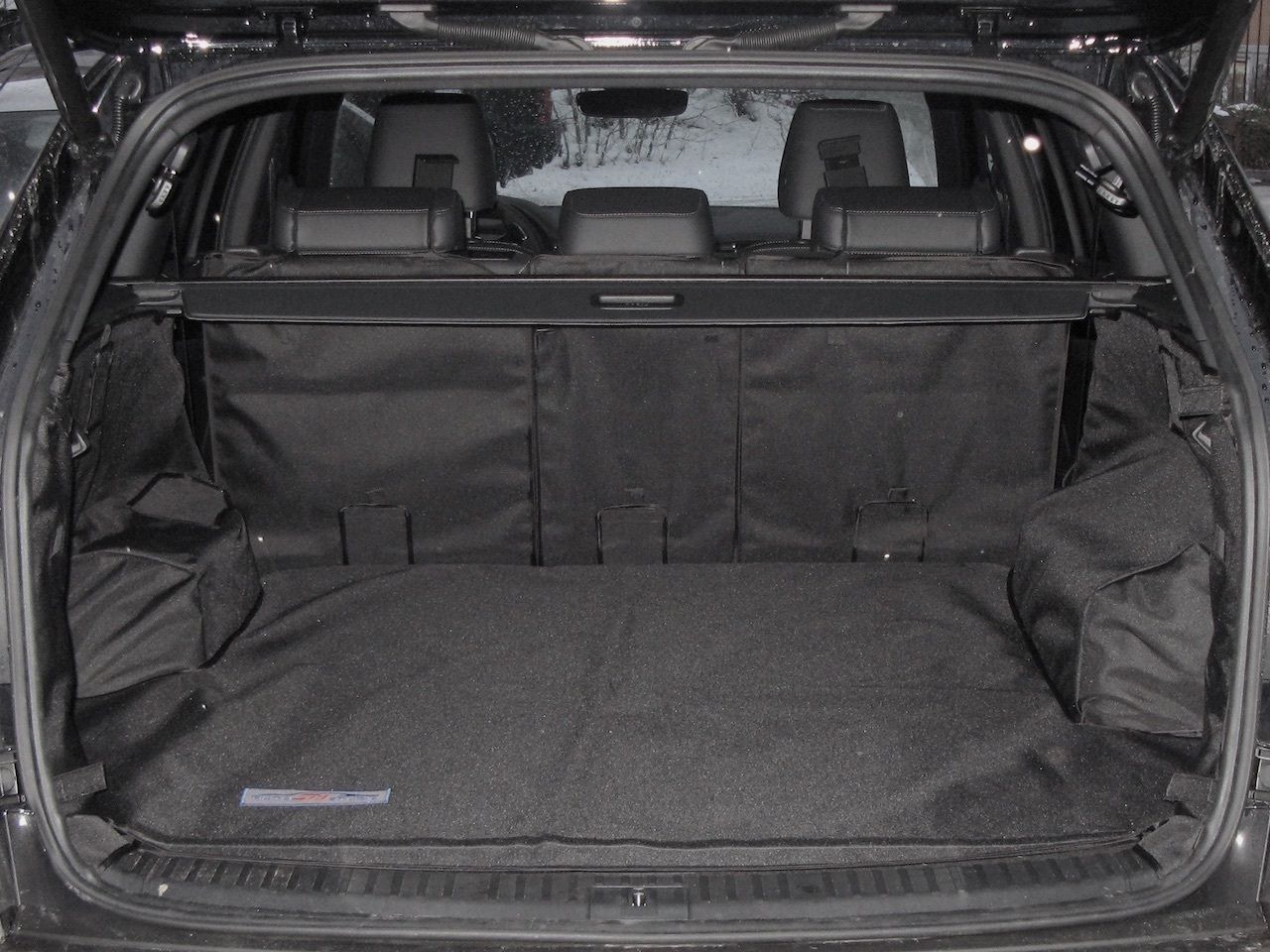 Защитный чехол AUTOSMSTUDIO "Maxi" в багажник автомобиля для Skoda Kodiaq 7 мест 2016-2026, черный. Артикул TP-SKD-KQ7-MAXI-BL