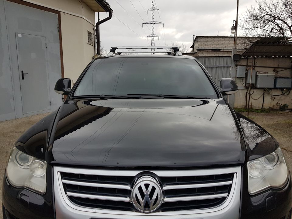 Дефлектор SIM для капота Volkswagen Touareg I 2003-2009. Артикул SVOTOU0312