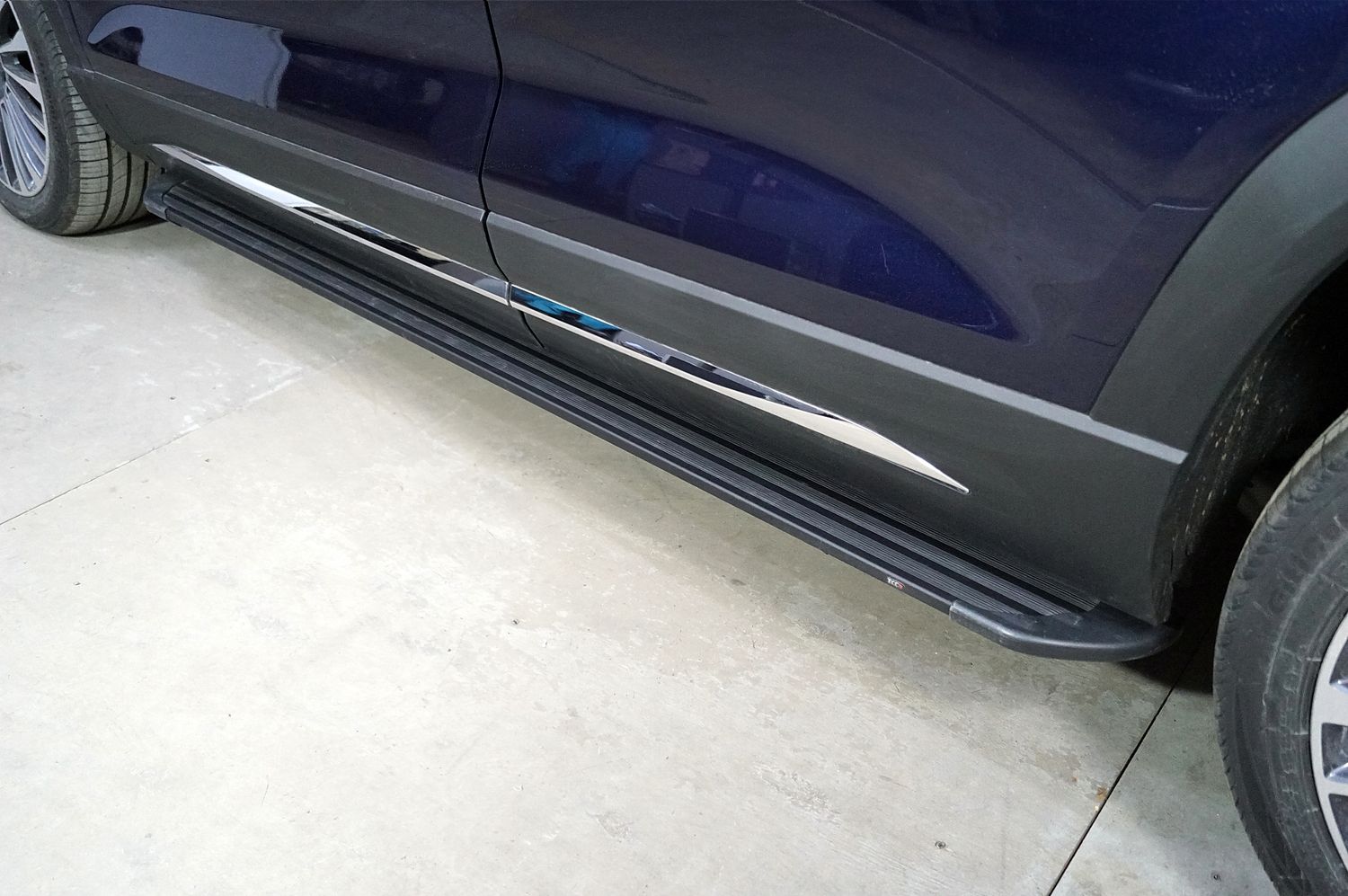 Пороги алюминиевые ТСС Slim Line Black 1920 мм для Jetour X90 Plus 2WD 2023-2026. Артикул JETX90PL23-05B