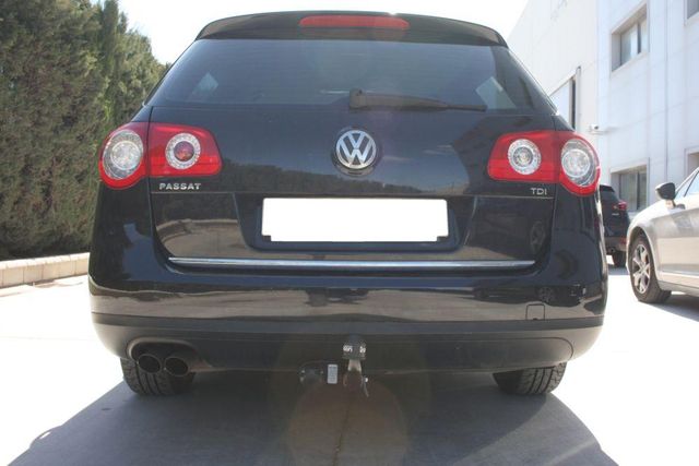 Фаркоп Aragon для Volkswagen Passat B6 седан, универсал (вкл. 4x4) 2005-2010. Артикул E6702DA