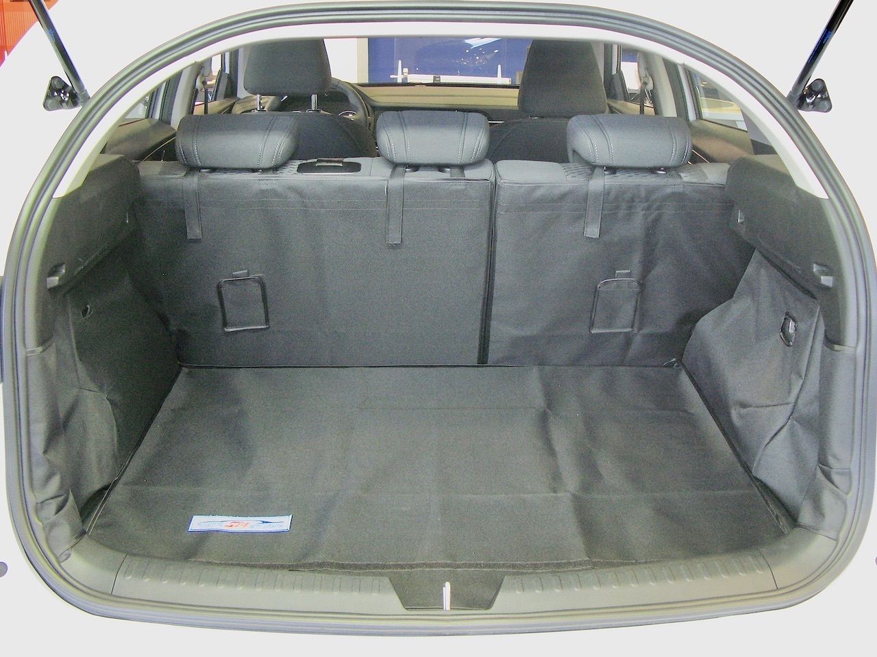 Защитный чехол AUTOSMSTUDIO "Maxi" в багажник автомобиля для Haval F7 2018-2026, серый. Артикул TP-HVF7-MAXI-GR