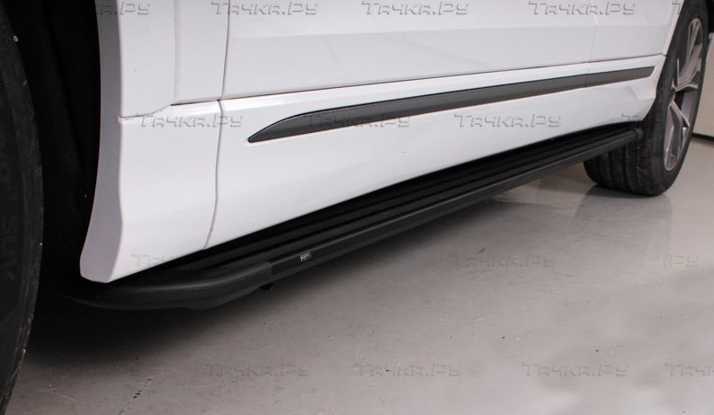 Пороги алюминиевые ТСС Slim Line Black 2020 мм для Audi Q8 2019-2026. Артикул AUDIQ819-13B