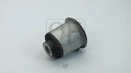 Сайлентблок заднего нижнего рычага (Quattro Freni). Артикул qf24d00213
