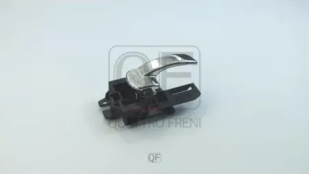 РУЧКА ДВЕРИ ВНУТРЕННЯЯ R (Quattro Freni). Артикул QF12J00005
