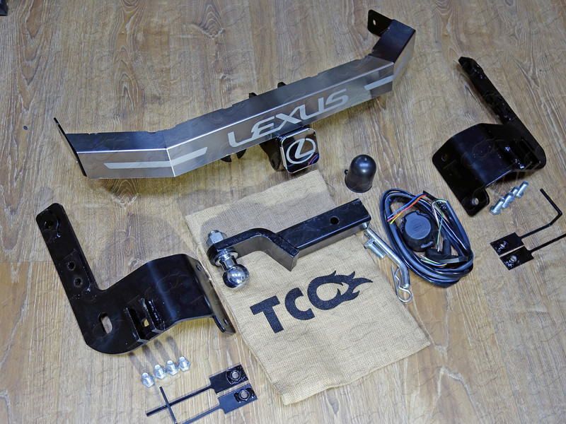 Фаркоп ТСС оцинкованный под американский квадрат для Lexus LX 570 2007-2021 с накладкой с надписью Lexus (нерж. шар). Артикул TCU00051N