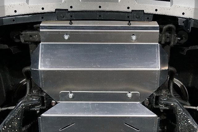 Защита алюминиевая ТСС (4 мм) для радиатора Tank 500 2023-2026. Артикул ZKTCC00622