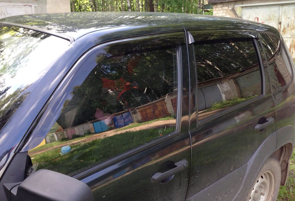 Дефлекторы Cobra Tuning для окон Chevrolet Niva 2009-2020. Артикул V0019