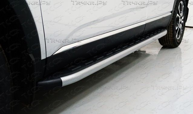 Пороги алюминиевые ТСС с пластиковой накладкой 1720 мм для Renault Arkana 2019-2022 Карбон серебро. Артикул RENARK19-20SL