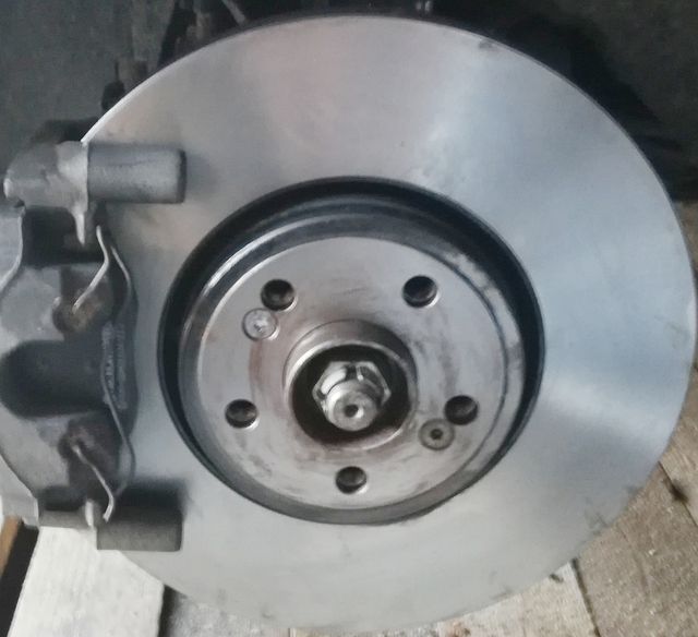 Тормозной диск Bosch передний для Renault Vel Satis I 2002-2009. Артикул 0 986 479 565