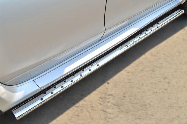 Защита порогов RusStal труба 75х42 овал с проступью для Nissan Terrano III 2014-2026. Артикул NTRO-001793