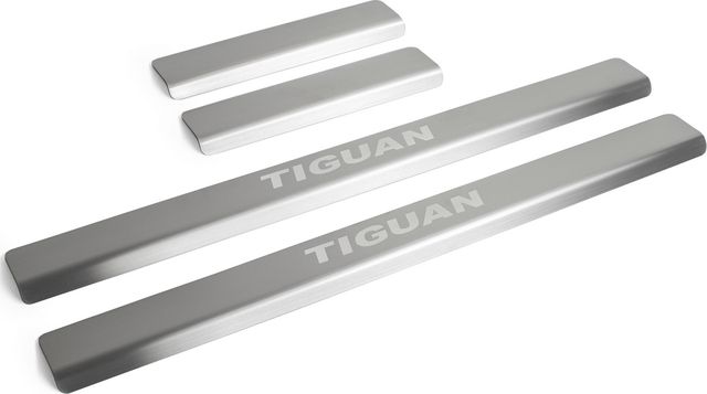 Накладки Rival на пороги (с надписью) для Volkswagen Tiguan II 2016-2020 2020-2026. Артикул NP.5807.3