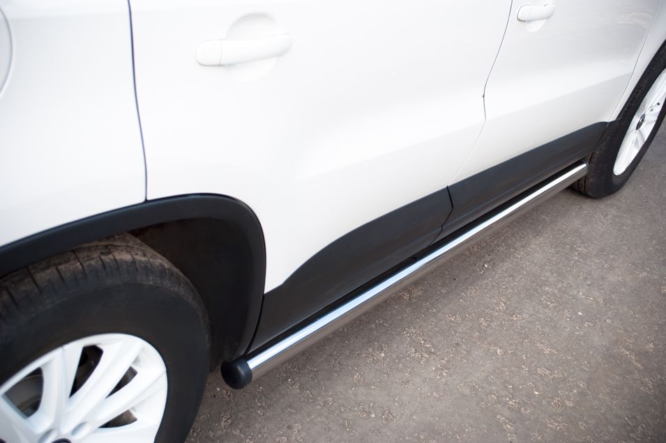 Защита порогов RusStal труба d63 (вариант 2) для Volkswagen Tiguan Track & Field (Track & Style) 2011-2016. Артикул VGT-0004932